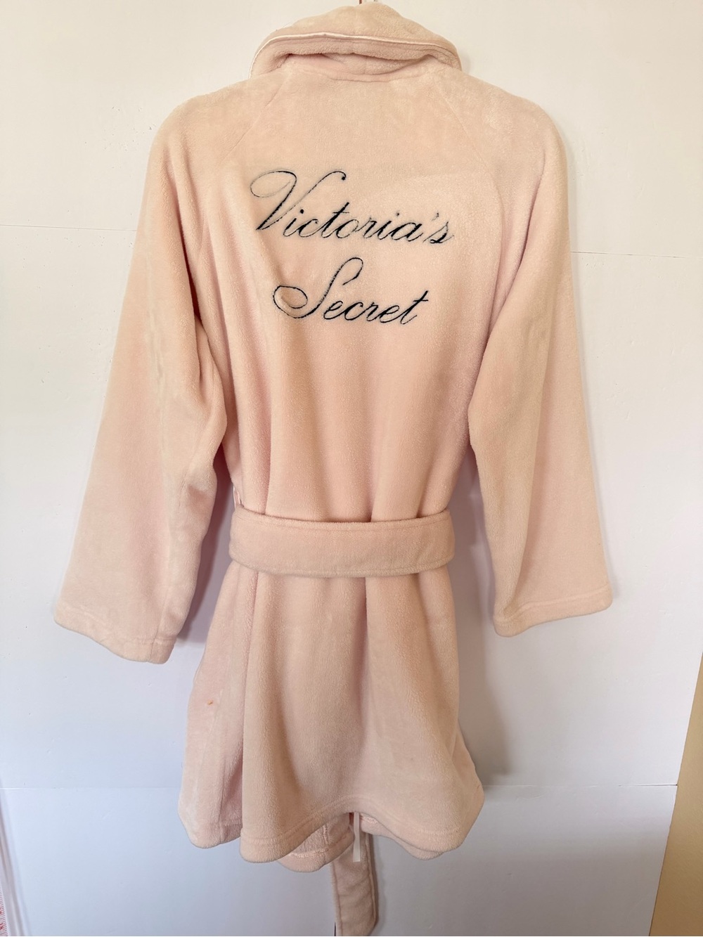 Victoria's Secret Soft Pink Plush Fleece Robe Black Logo Back